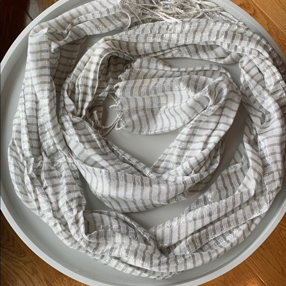 ☀️ 3/$25 New York & Company Striped Scarf